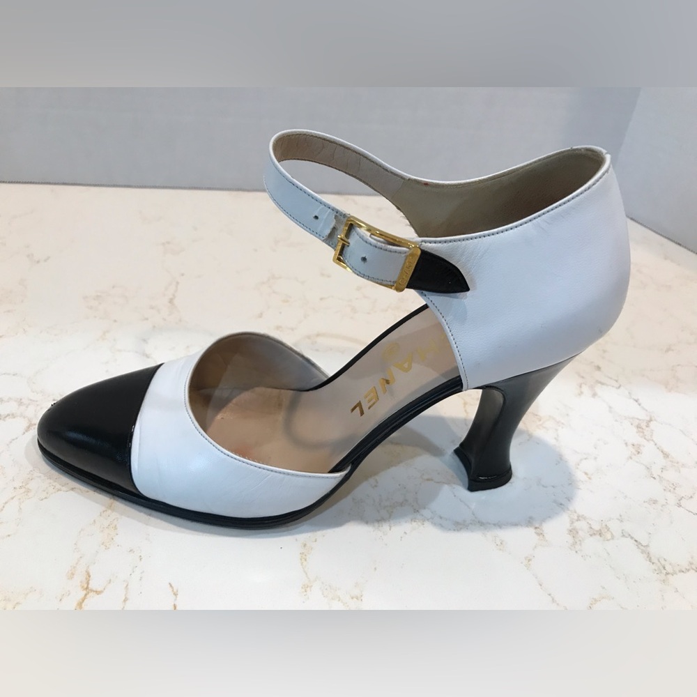 CHANEL Two-Tone Black and White Heels - Picture 11 of 12